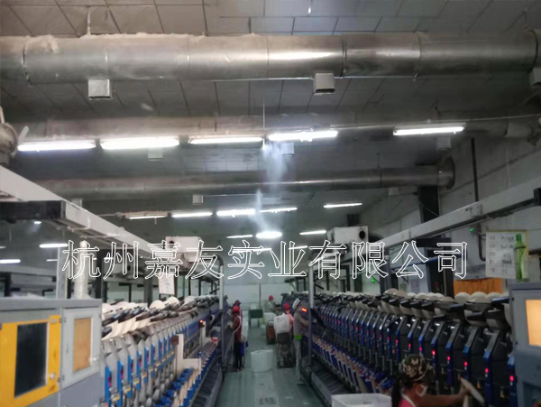 藍翔新型建材公司攪拌站堆料場安裝“霧王”噴霧降塵系統